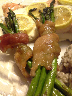 A picture of Bacon Asparagus bundles.