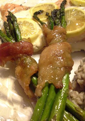 A picture of Bacon Asparagus bundles.