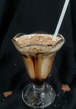 કોલ્ડ કોફી (Cold Coffee Recipe In Gujarati) રેસીપી મુખ્ય ફોટો