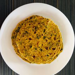 A picture of Thepla.