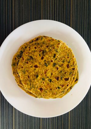 A picture of Thepla.