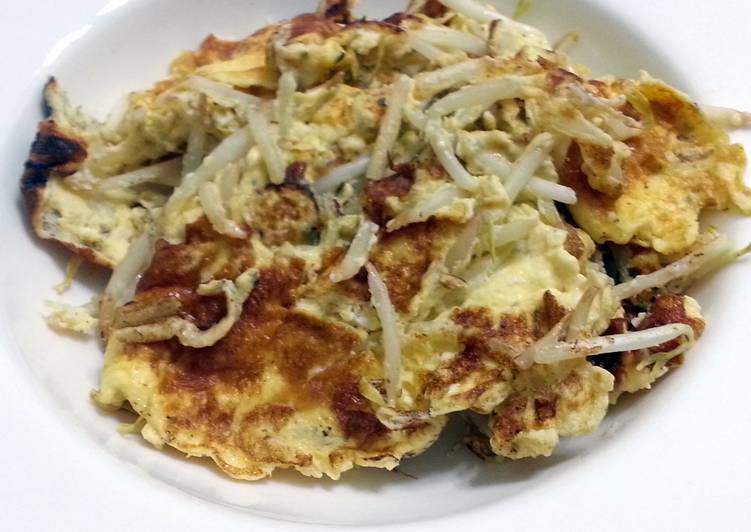 Steps to Prepare Any-night-of-the-week Bean Sprouts Omelette