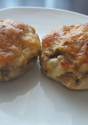 Baconos, rozmaringos, fokhagymás töltött gomba recept fotója