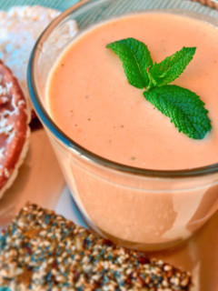 Una foto de Smoothie cítrico con cereales y miel