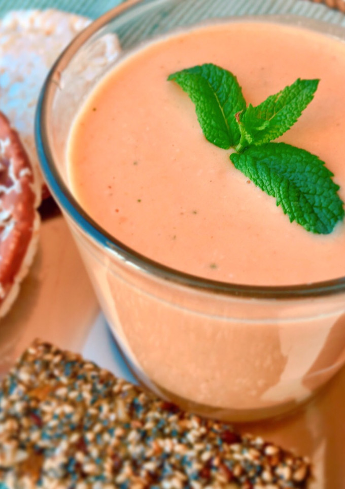 Una foto de Smoothie cítrico con cereales y miel