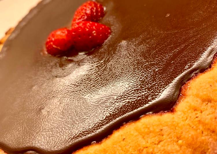 Steps to Make Veloce Crostata di nocciole con confettura di fragole ricoperta da ganache al cioccolato