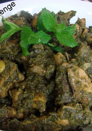 A picture of Mint chicken with curd cream.