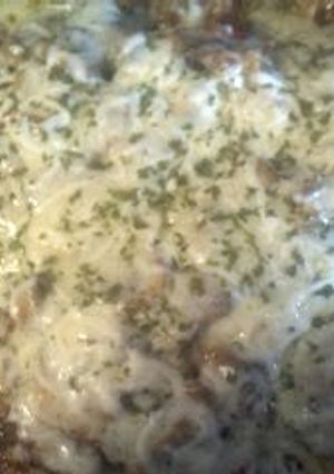 A picture of smoothered chicken.