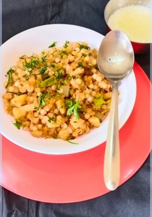 A picture of Sabudana khichadi.