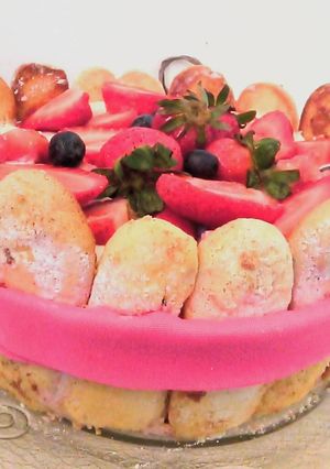 Una foto de Charlotte de frutillas