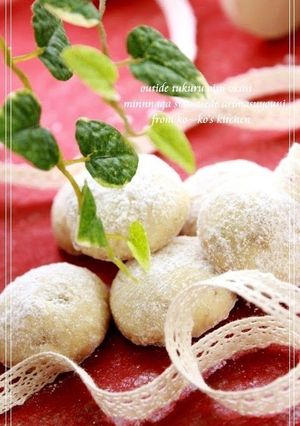 A picture of Crunchy Snowball Cookies.