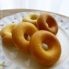 A picture of Baked Donuts Made with Rice Flour & Bananas.