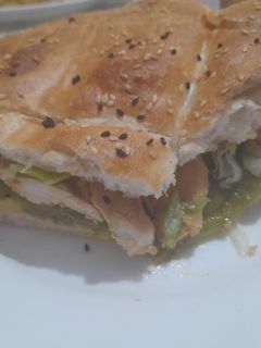 Una foto de Mega serranito en pan turco