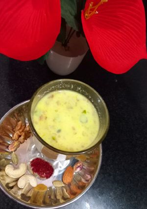 शरद पूर्णिमा स्पेशल हल्दी दूध(sharad purnima special haldi dudh recipe hindi) रेसिपी मुख्य फोटो