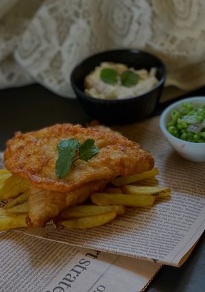 A picture of Fish & Chips with Tartar Sauce & Mushy Peas.