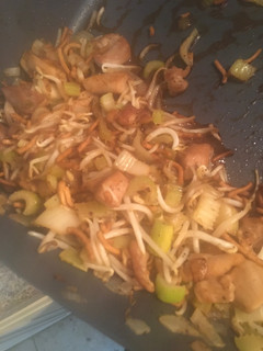 A picture of Chow mein.