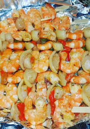 Une photo de Brochettes de crevettes et noix de st Jacques marinées