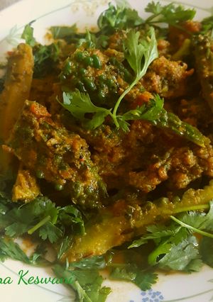 A picture of Bitter gourd in coriander gravy.