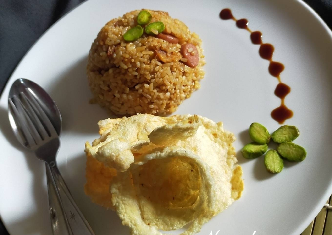 Nasi goreng solaria dengan ikan dan garam buatan sendiri