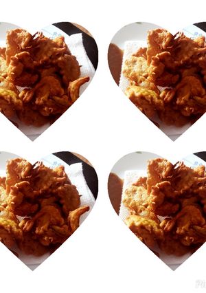 A picture of Panfried onion fritters.