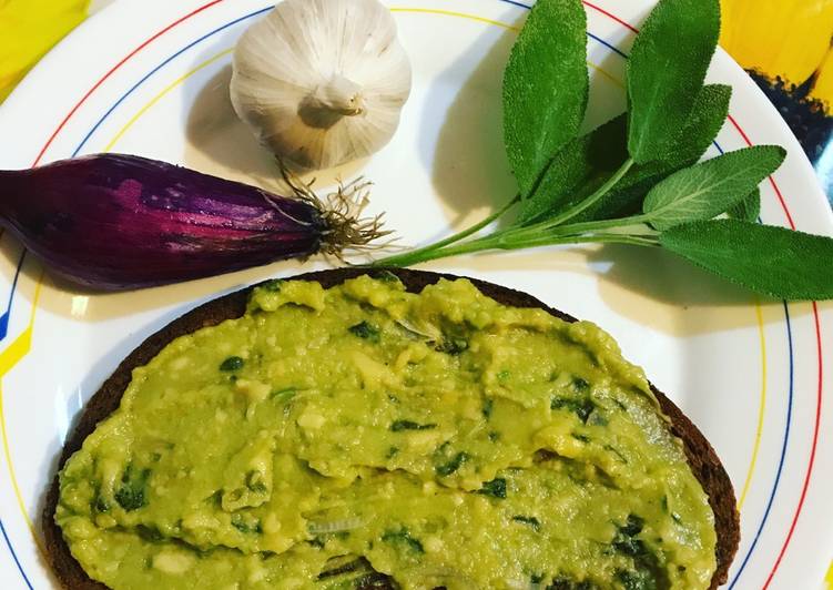 Bruschetta di pane integrale ai 4 cereali con crema di avocado