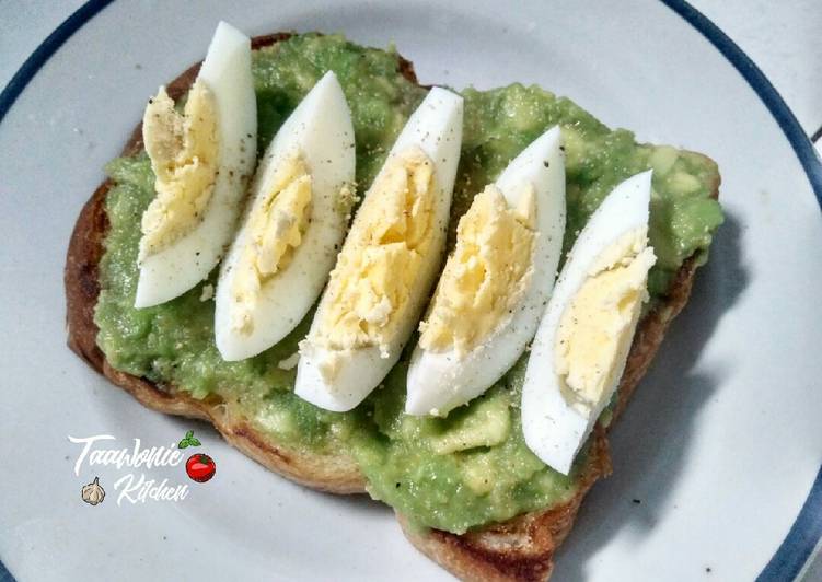 Avocado Toast with Egg