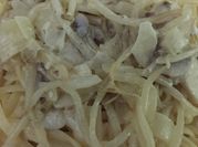 Una foto de brotes de soja con pasta