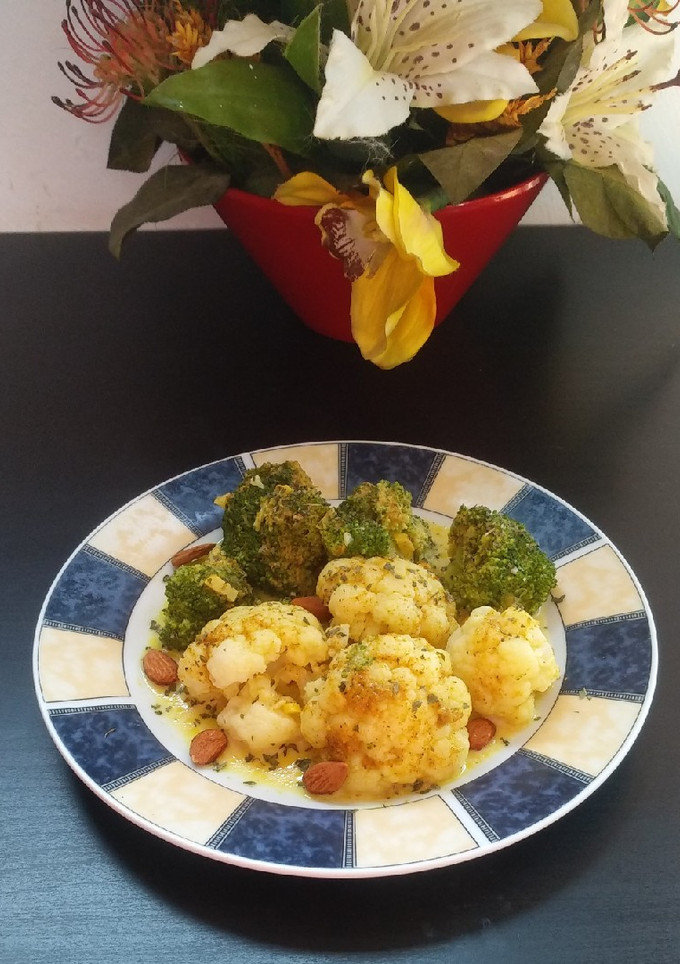 Una foto de Brócoli y coliflor al curry