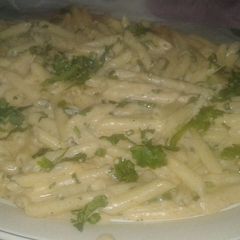 A picture of Alfredo pasta🍝.