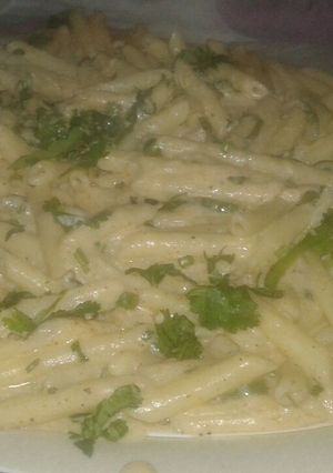A picture of Alfredo pasta🍝.