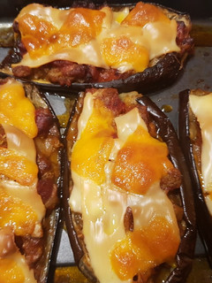 Una foto de Berenjenas rellenas de carne y chorizo