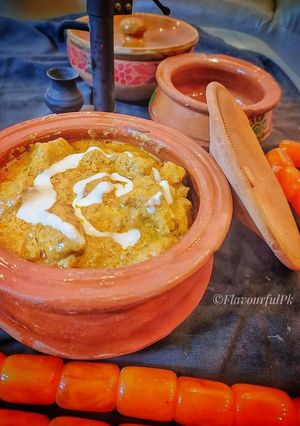 A picture of Chicken makhni handi.