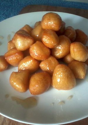 A picture of Easy Homemade Donut Holes.