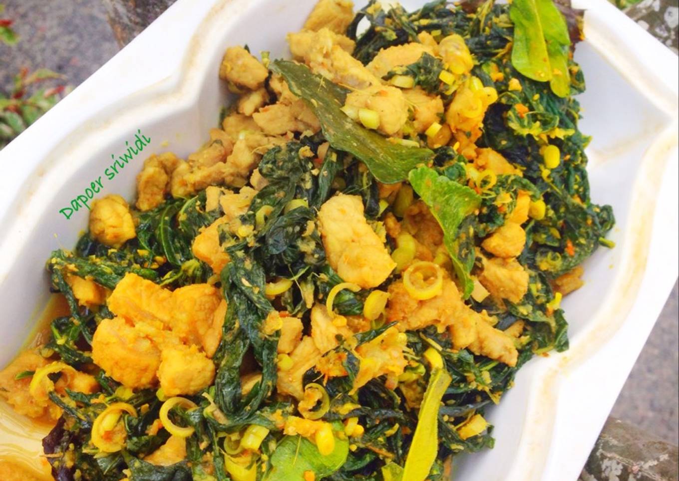 Daun singkong menyatnyat