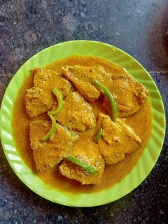 সর্ষে  পোস্ত ইলিশ (sorshe posto illish recipe in Bengali) রেসিপির প্রধান ছবি