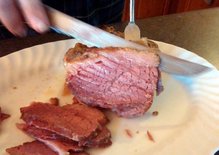 Recipe of Award-winning Christi&#39;s Tender Beer Bath Crockpot Corned Beef