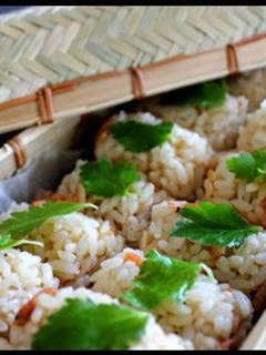 A picture of Sakura Shrimp Onigiri for Cherry Blossom Viewing.