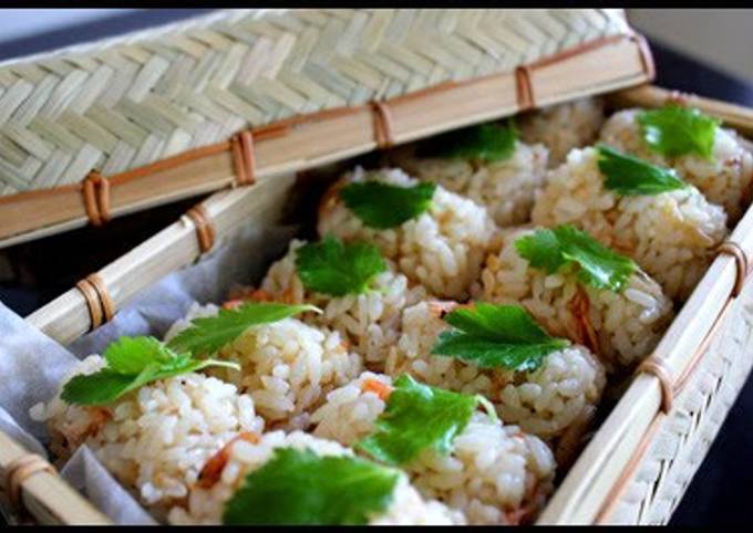 Recipe of Delicious Sakura Shrimp Onigiri for Cherry Blossom Viewing