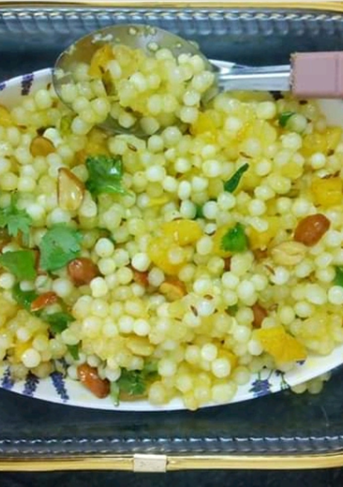 સાબુદાણા ની ખીચડી રેસીપી મુખ્ય ફોટો
