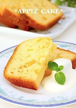 A picture of Apple Cake in a Bread Machine.