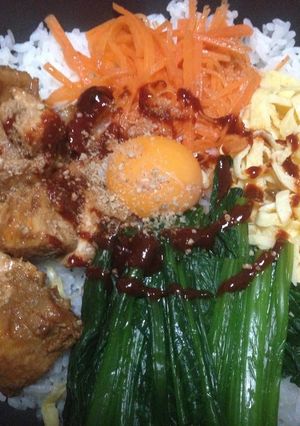 A picture of Bibimbap in a Frying Pan.