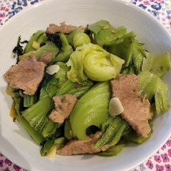 A picture of Slice Pork with Green Mustard.