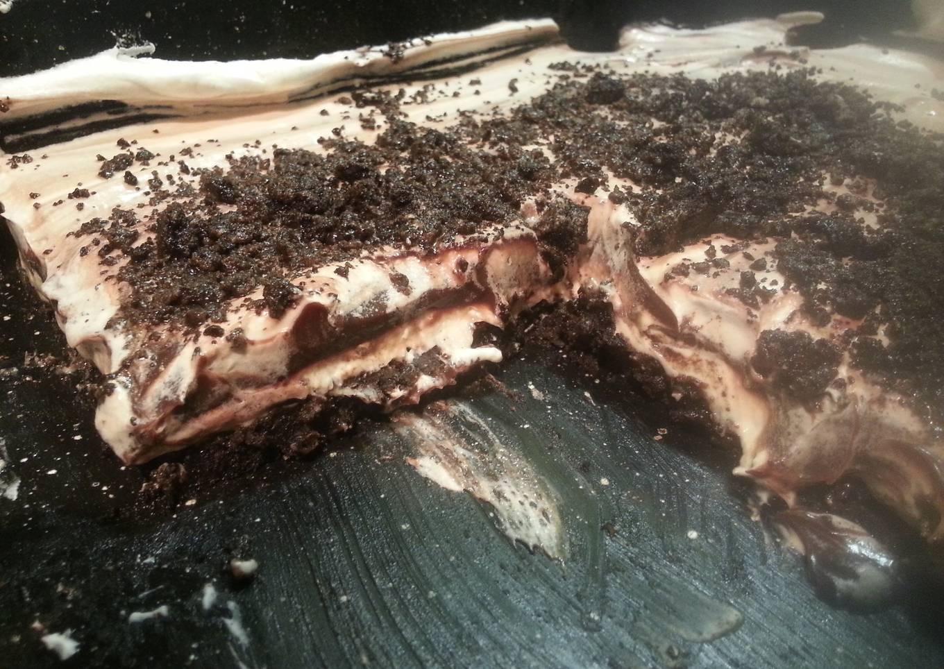 Oreo cookie lasagna