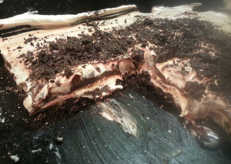 Oreo cookie lasagna