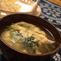 Easy Egg Drop Soup with Mitsuba A picture of Easy Egg Drop Soup with Mitsuba.