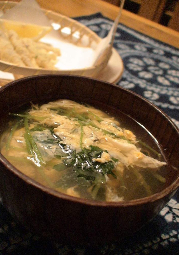 A picture of Easy Egg Drop Soup with Mitsuba.