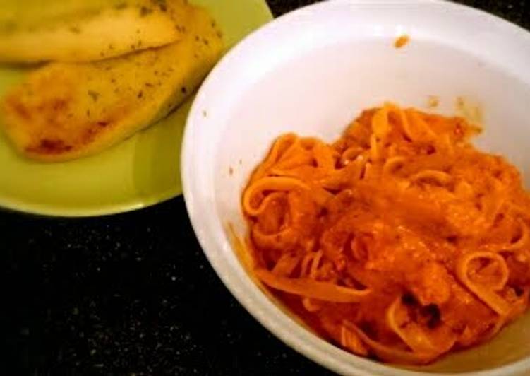 Easiest Way to Prepare Homemade Chilli Chicken Tagliatelle in Tomato and Sour Cream Sauce