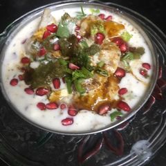 A picture of Dahi bhalla.