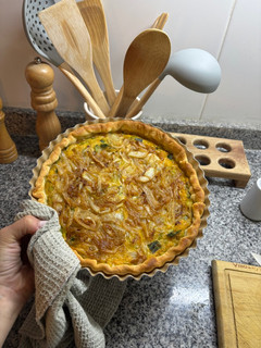 Una foto de Tarta de calabaza puerros y cebolla caramelizada