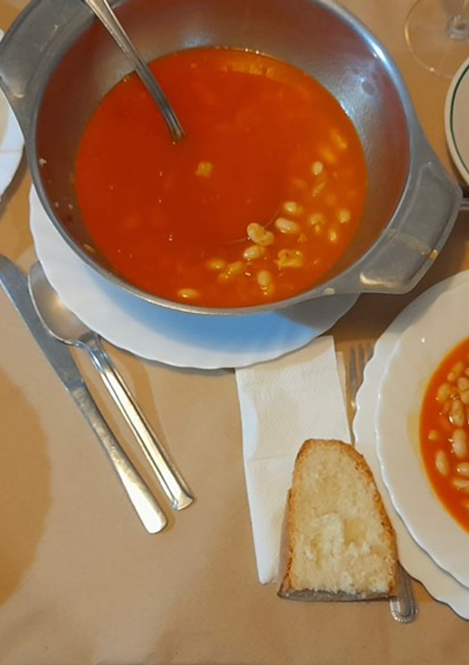Una foto de Fabada asturiana